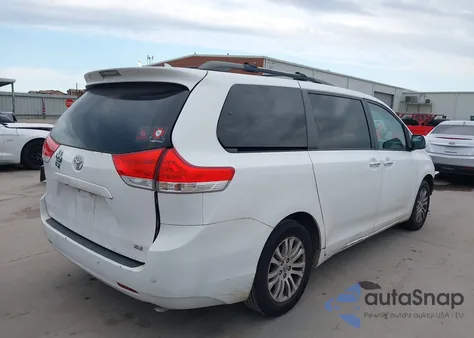 2011 Toyota Sienna Xle V6 z USA, uszkodzony, nr VIN 5TDYK3DC9BS131401